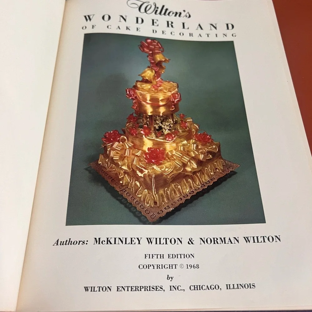 Wilton's Wonderland of‎ Cake Decorating 1968 5th Edition Hardcover Cookbook